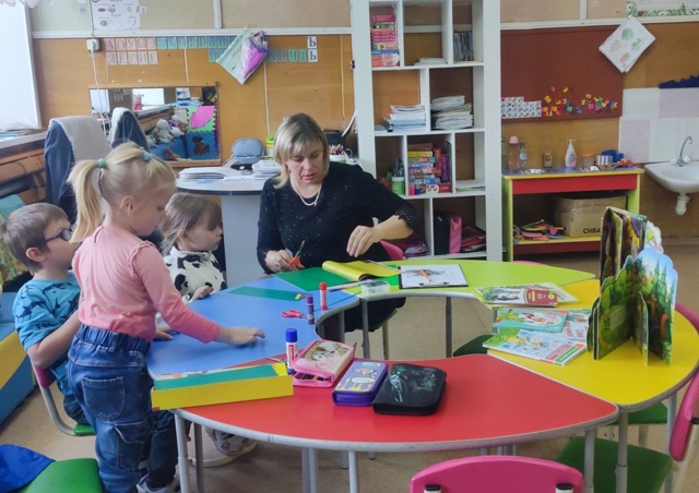 БАБУШКА РЯДЫШКОМ С ДЕДУШКОЙ
В Грузенской сельской биб?...