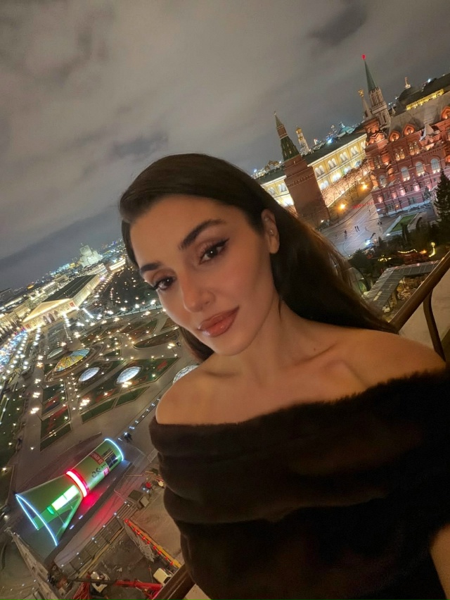 Хандэ Эрчел, самая популярная турецкая актриса, приеха...