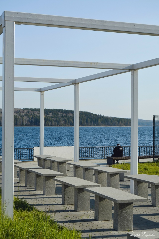 Количество солнечных дней сокращается.
Как поднимает?...