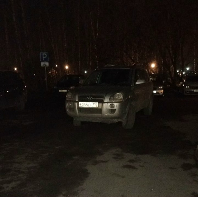 Человек который перегородил выезд с парковки, думай не...