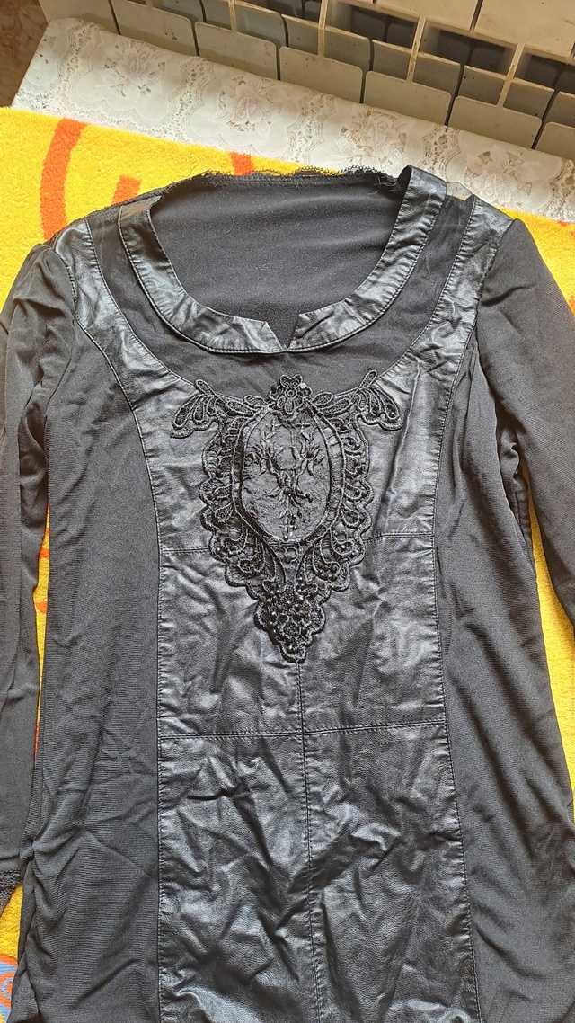 1. Отдам пакет вещей, 42-44 размер
2. Отдам пакет школьных ?...