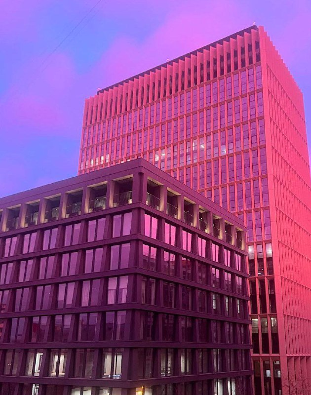 Фиолетово-розовое накрыло Москву и область.
К Р А С И В О