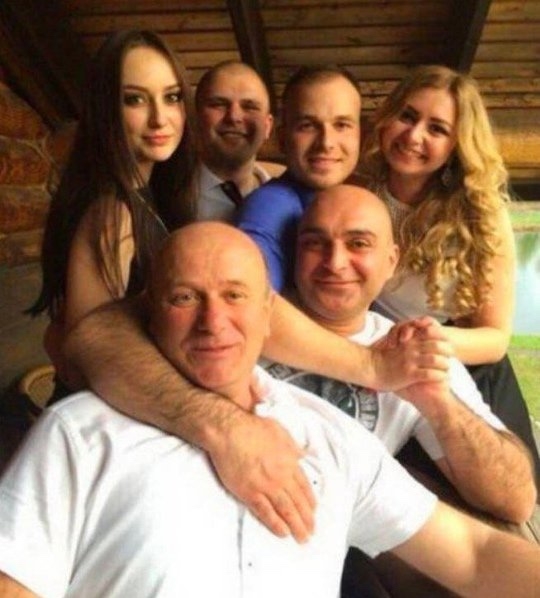 У девушки рука такая мощная😅