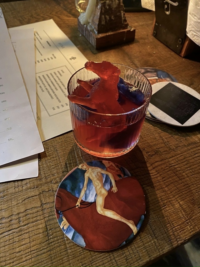 В одном из заведений продается коктейль под названием ...