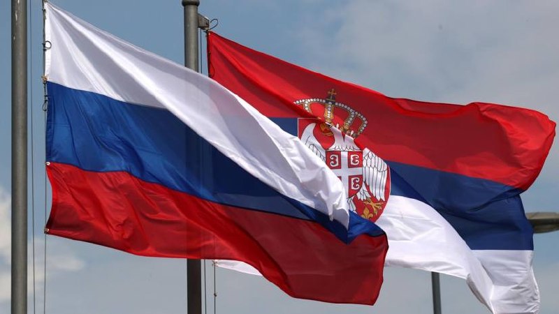 Сербия может ввести визы для россиян до конца года, пишут местные СМИ.
Власти страны рассматривают