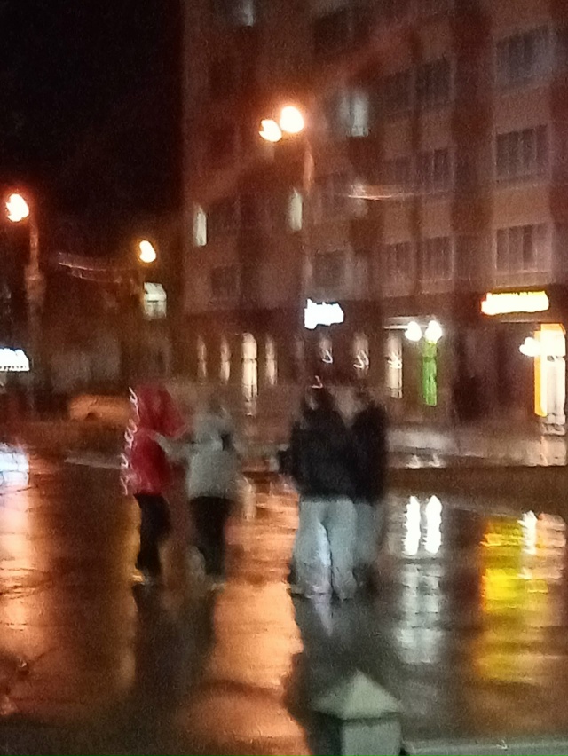 Уважаемые родители, поговорите с детьми, на светофоре ?...