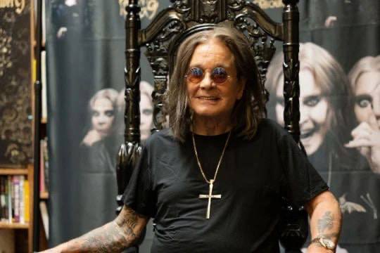 Умер Оззи Осборн
Легендарному рок-музыканту было 76 лет