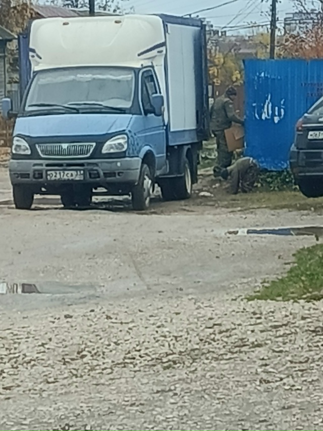 Потом удивляемся почему контейнерные переполненые, ве...