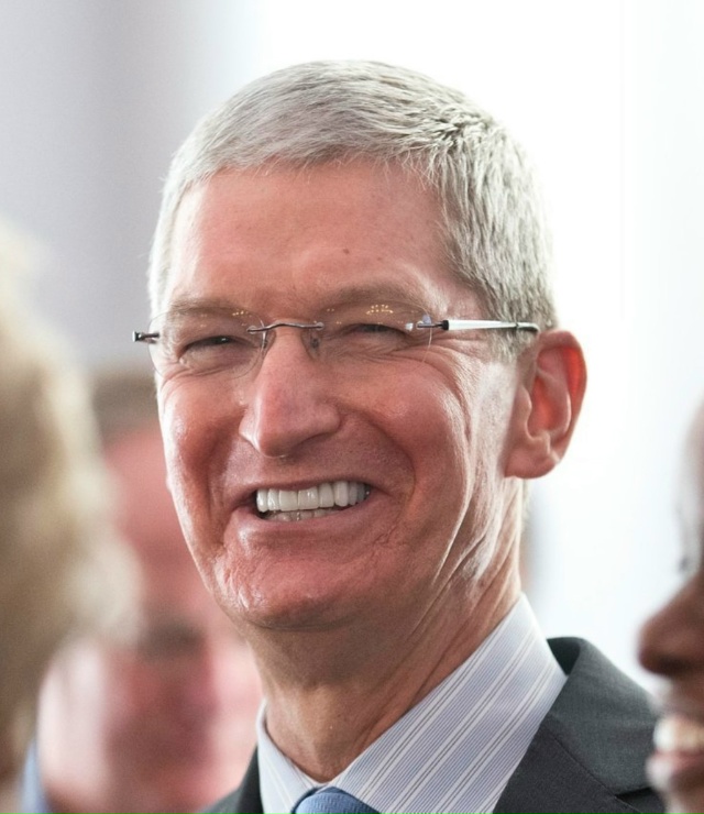После старта продаж iPhone 17 Pro соцсети заполнили фото с в?...