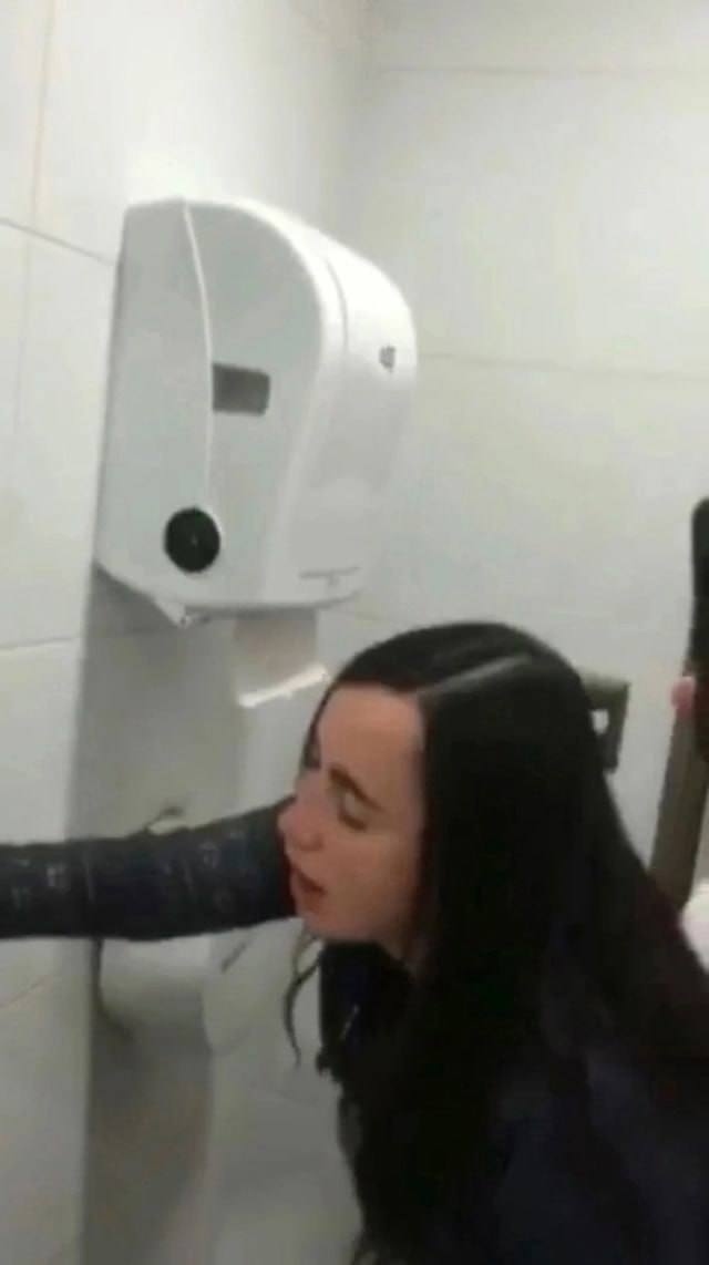 В интернете набирает огромный хайп необычная пара из с...