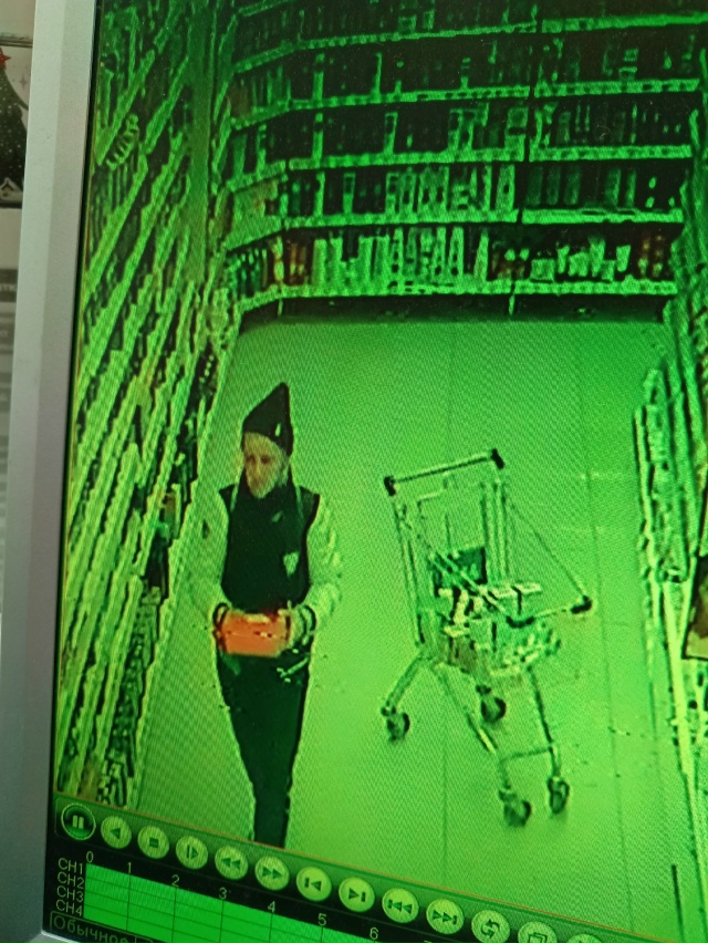 Уважаемые Новоуральцы! Кто узнал на фото человека прос...