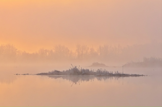 🌅 Волшебный рассвет на реке Урал!
❄ Утро получилось н...