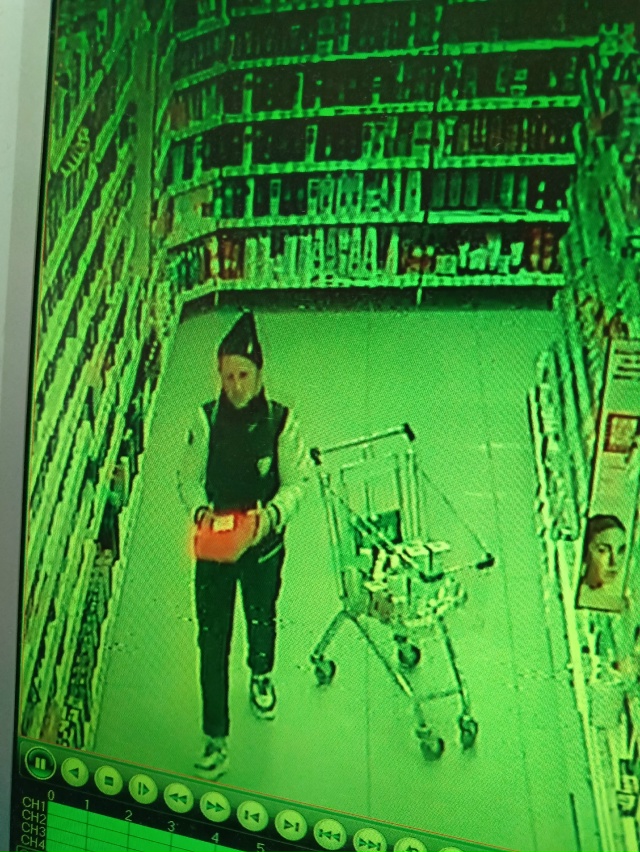 Уважаемые Новоуральцы! Кто узнал на фото человека прос...