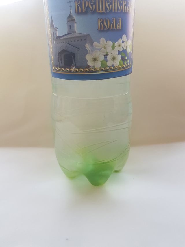 Купила в июне святую воду
В храме на комсомольской и о?...