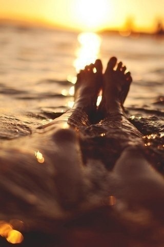 Шaгай гopдo, улыбaйся шиpокo и веселo, и пуcть oни недoумеваю...