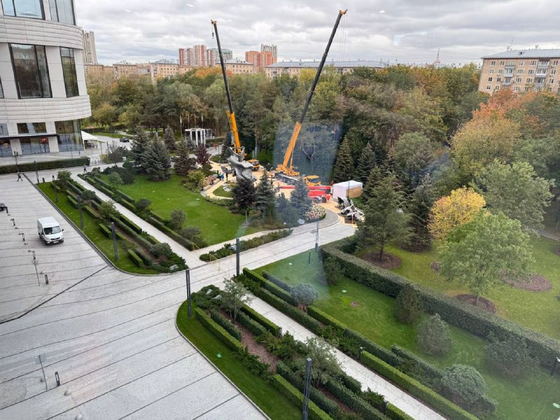 😱 На Болотной набережной демонтируют Большую глину N4 Прислали через бота