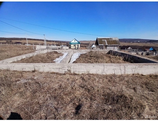 Продаю земельный участок с фундаментом и с ХОЗБЛОКОМ ...