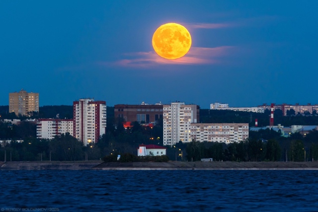 Августовское полнолуние 🌕
📸 Сергей Болденков