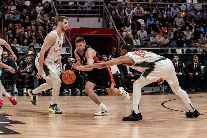 Винтажный баскетбол возвращается: на матче ЦСКА и «Локо» эффектно подсветили запуск лимитки от WBC x