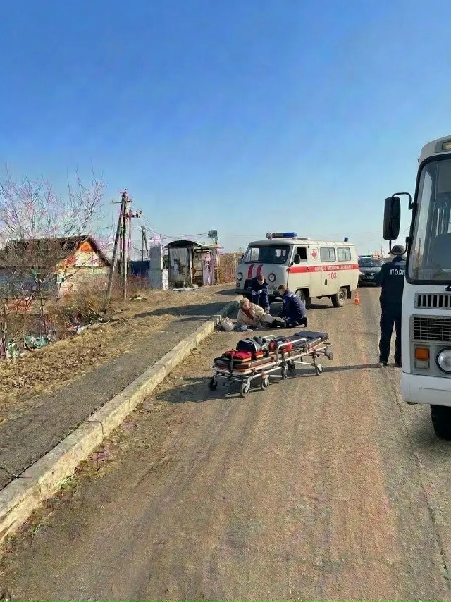 В Дорогобуже пенсионерка на ходу выпала из автобуса! С?...