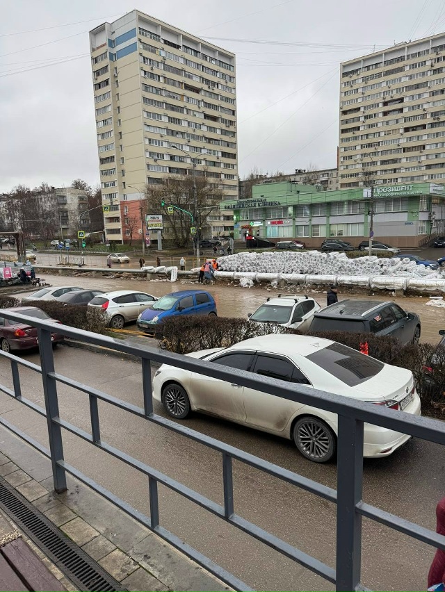 Что то странное творится с городом… Такое ощущение, чт...