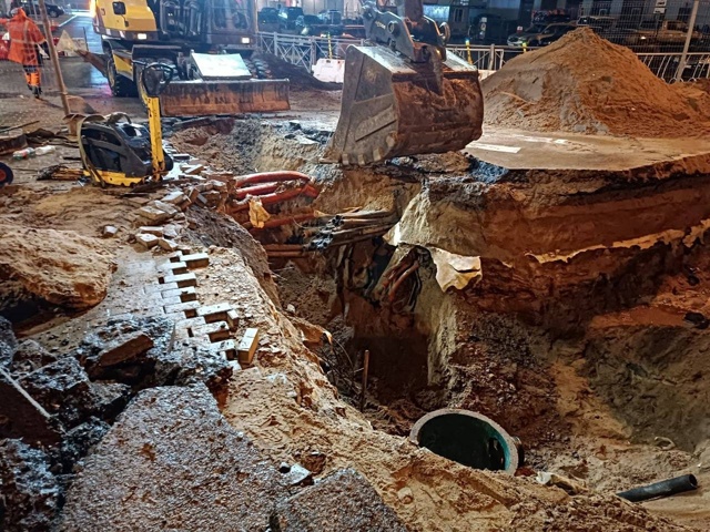 Около Лахта центра перекопали все кабели, проблемы в К?...