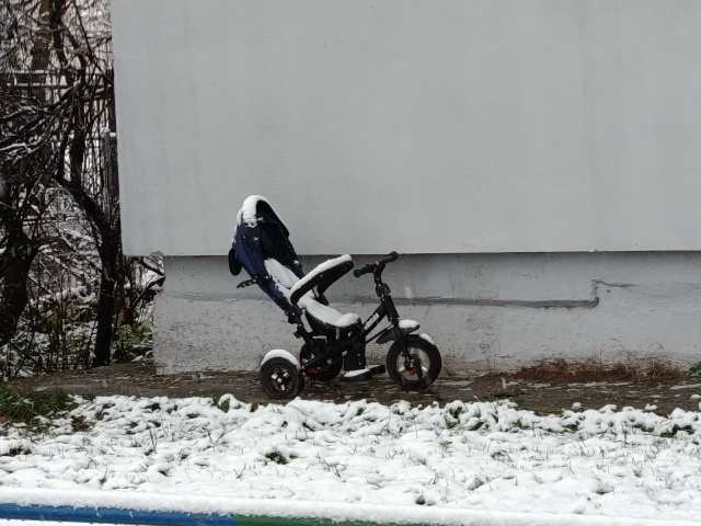 Чья потеряшка? Велосипед стоит уже несколько дней
Може...