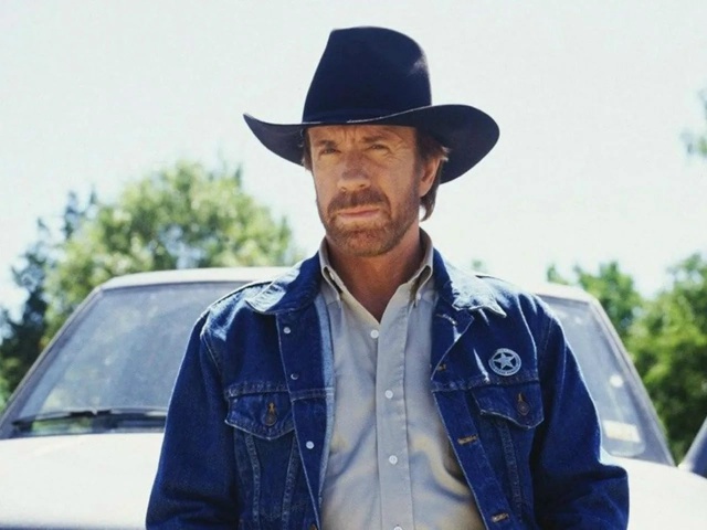 Умер Чак Норрис.
Легендарному актёру было 86 лет