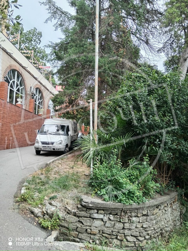 «Ездят в лоб!»: сочинцы требуют вернуть украденные дор?...