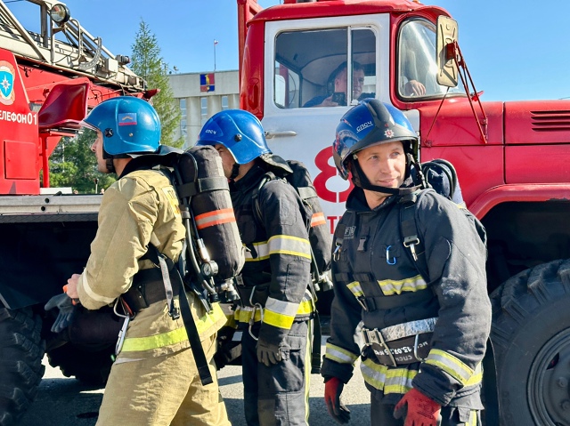 🔥«Пожарная тяга» снова в Мончегорске
Празднование Д?...