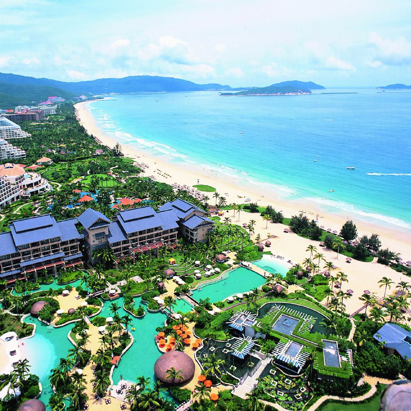 Китайский курорт Санья зимой превратился в местные Сочи: пляжи там почти полностью заняты отдыхающим