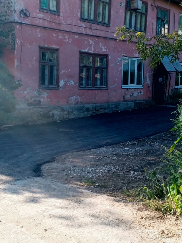 На улице Муравленко 2 положили асфальт после того как п...