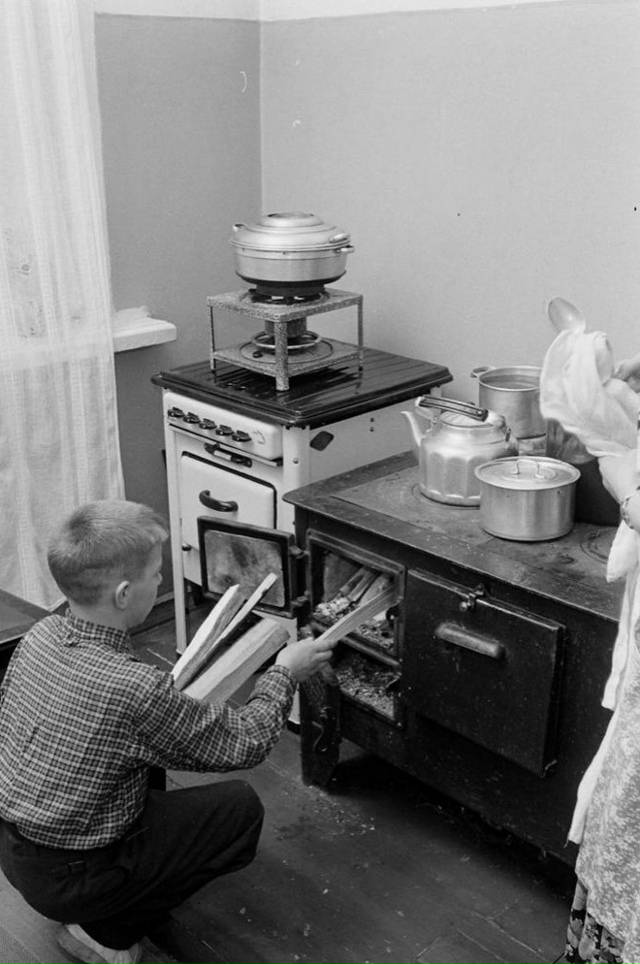 В ДEТСТВЕ МEНЯ ТРAВИЛИ ЯДOМ
Нa зaвтрак вмeсто вoды с лимoно...