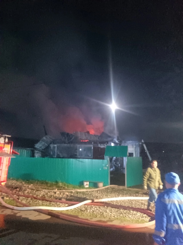 В селе Малояз ночью произошел пожар на 9-й улице ( улица ...