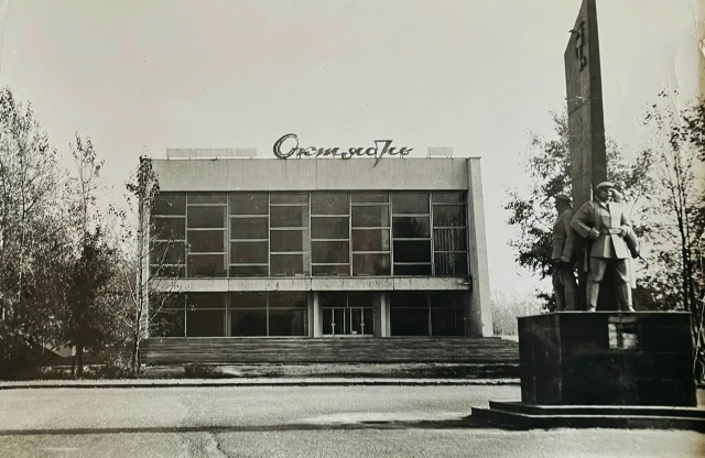 Раньше были птицы певчей, было небо голубей, и дышалось...