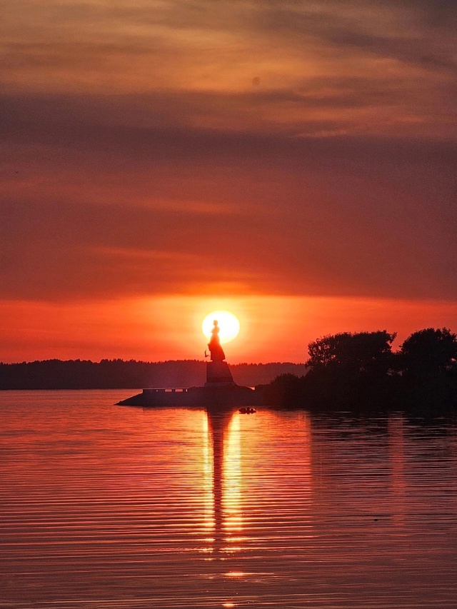 Мать Волга на закате! Это что-то невероятное ❤🌅
📷 Ми?...