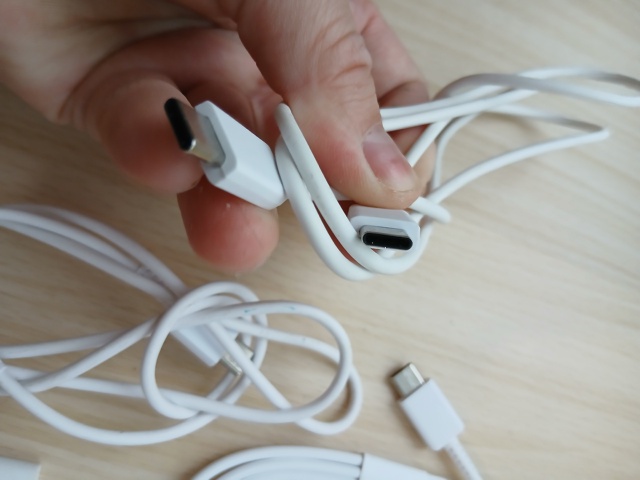 Может надо кому....
Скребок с насадками для нанесения и ?...