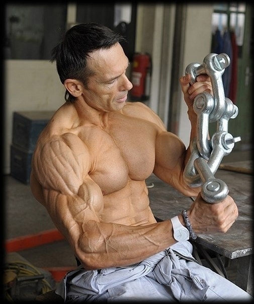 Самый сухой человек в мире.
Австриец Хельмут Штребль и?...