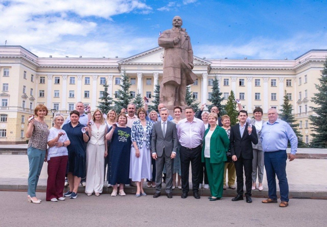 👉Автомобили неотложной помощи приобрели фельдшерам ?...