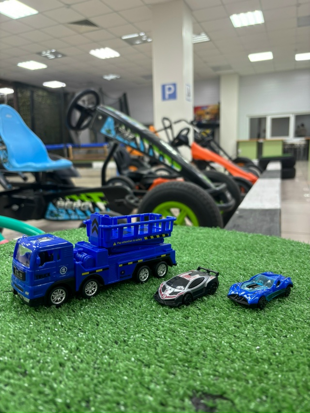 В клубе развлечений Центр Праздник, маленькие гости ос...