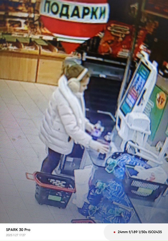 Сегодня в Пятерочке девочка оставила сумку .