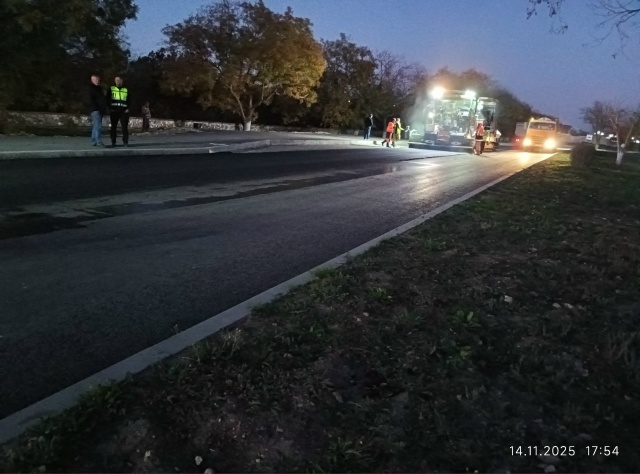 Аллея Дружбы
Темнота не мешает Азимуту укладывать вер...