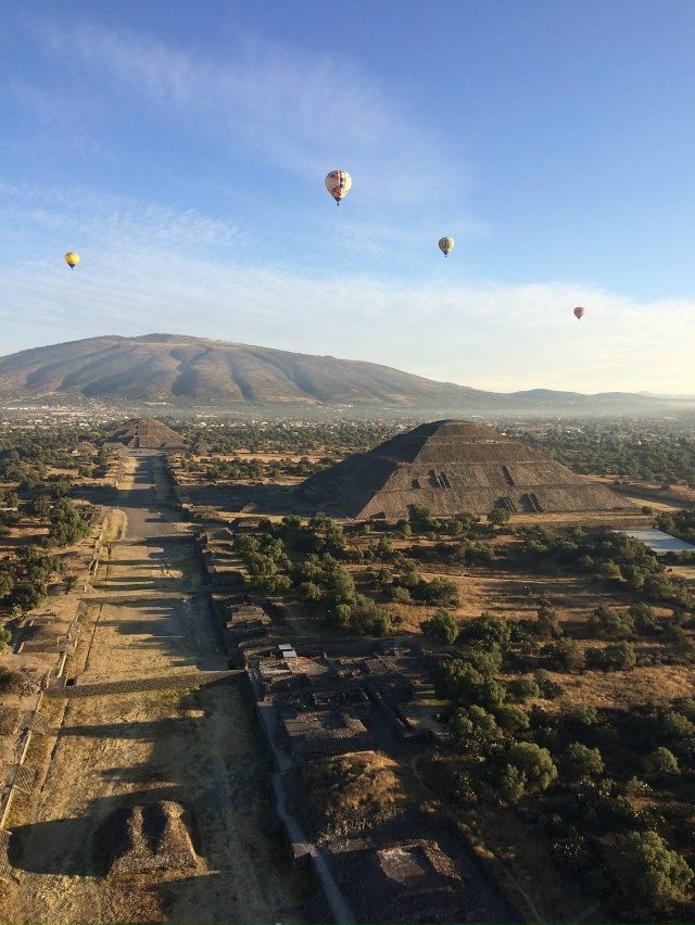 🌍 Теотиуакан — древний город в Мексике, где возвышают...