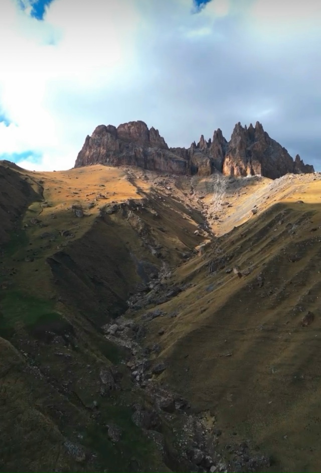 🌍 Величественная вершина Кавказа, Науджидза простира...