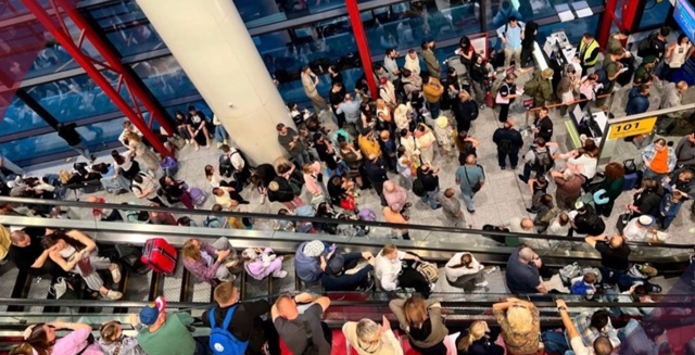 КОЛЛАПС В НЕБЕ: ТЫСЯЧИ ЗАСТРЯЛИ В ПУЛКОВО 🛫🫣
Из-за но...
