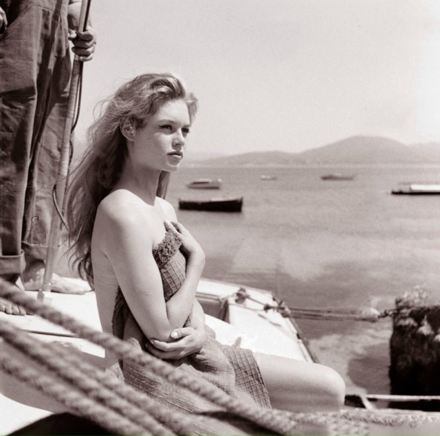 Бpижит Бapдο нa cъёмκax фильмa 