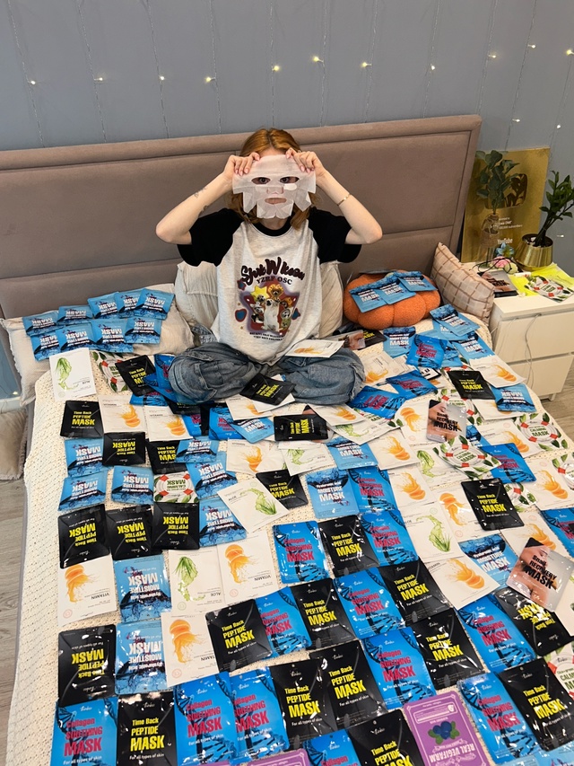 Масок для лица много не бывает. Кто помнит видео, где Се...