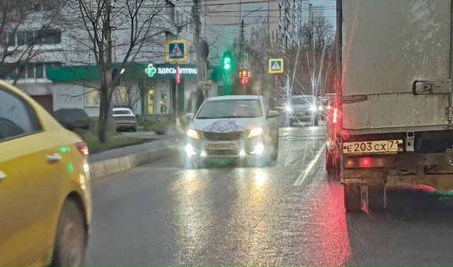 Скажите пожалуйста, а у нас в Туле вообще госавтоинспе?...