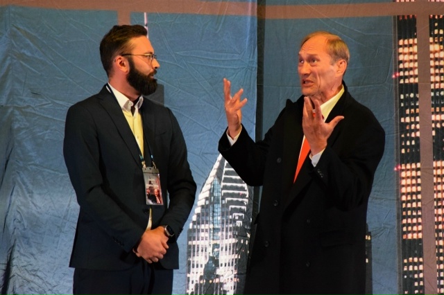 Чкаловск, премьера! Приглашаем на спектакль «Убегая от...