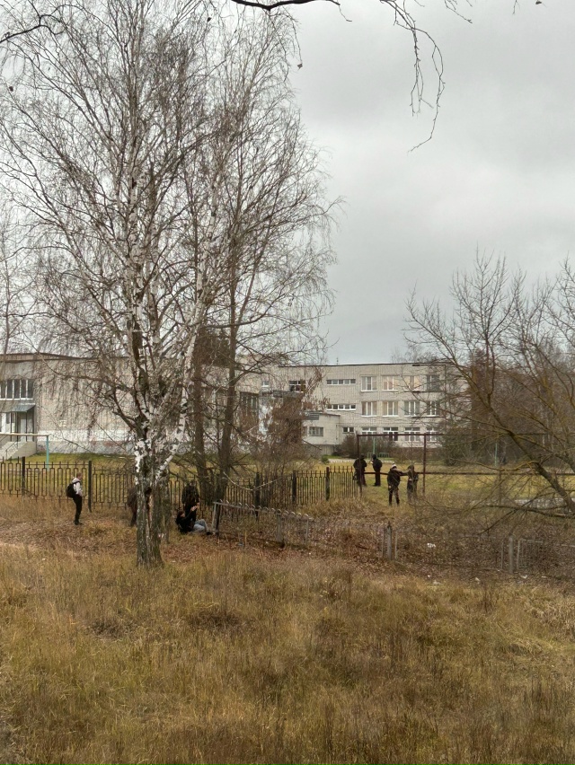 Вопрос к администрации школы № 1: почему не сделаете ещ...